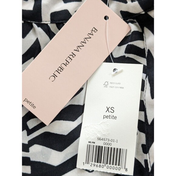 Banana Republic Top Women Sz XS Black White Blouse Geo Chiffon Artsy Chevron NEW - Picture 4 of 14